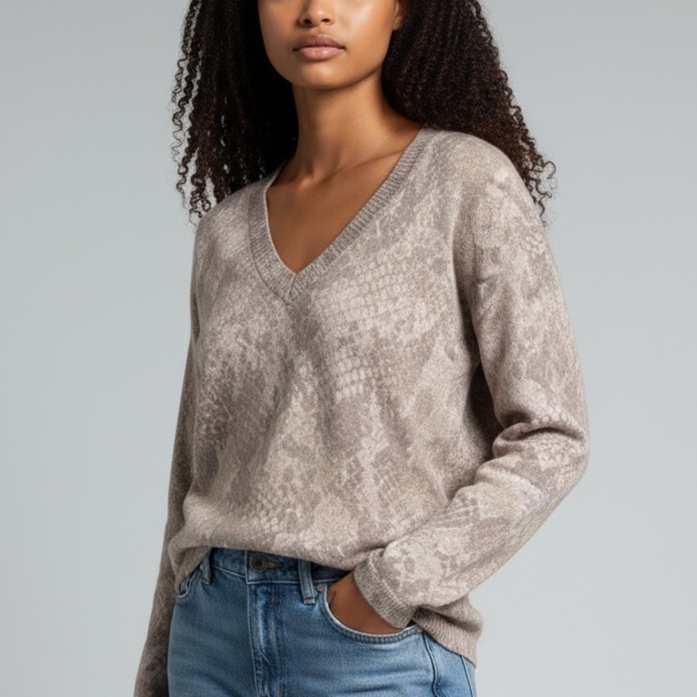Carmen Marc Valvo Gray Metallic Python Snake Print V-neck Sweater Medium
